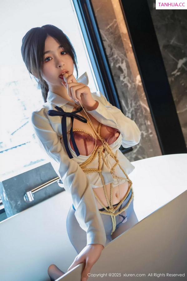   [XiuRen]高清写真图 2025.02.28 No.9949 奶芙乔乔 美腿黑丝第54张图片